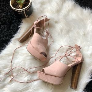 BRAND NEW Just Fab Pink Heels